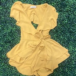 DO+BE Yellow Romper Size Medium